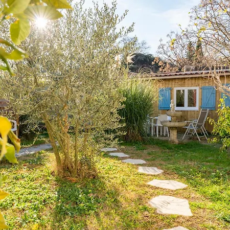 Le Houda Et En Option Nîmes