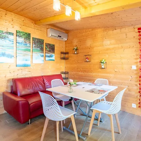 Le Houda Et En Option * Nîmes