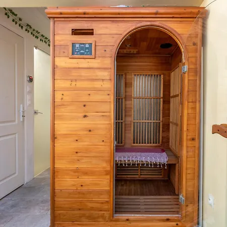 Le Houda Et En Option * Nîmes