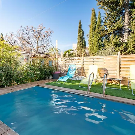 Le Houda Et En Option * Nimes