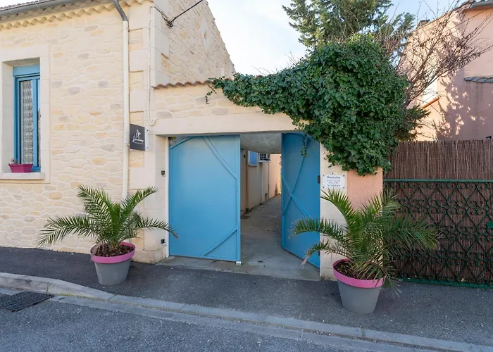 Le Houda Et En Option * Nîmes