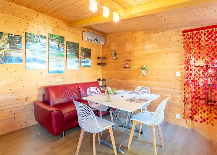 Le Houda Et En Option * Nimes