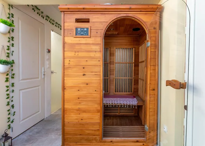 Le Houda Et En Option * Nimes